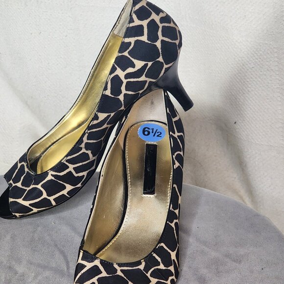 Bandolino Brown Tan Giraffe Print Peep Toe 3" Heel Fabric Dress Pumps Size 6.5M - Picture 2 of 16